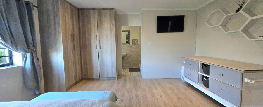 6 Bedroom Property for Sale in Franskraal Western Cape